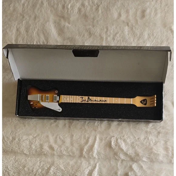 Back Scratcher - Joe Bonamassa 1972 Firebird V Medallion Series NEW Original Box - Picture 3 of 8